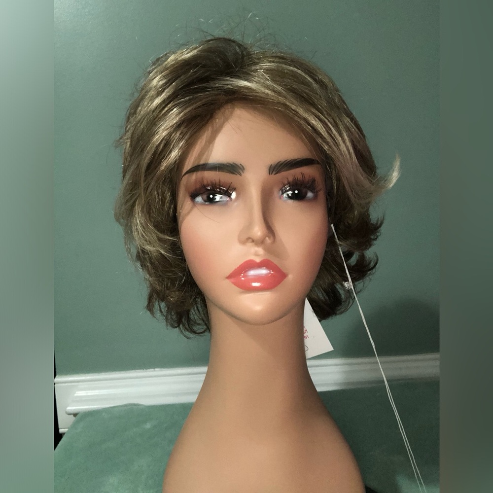 Paula Young wig - Jaclyn Smith - windswept 13/16 misty mocha